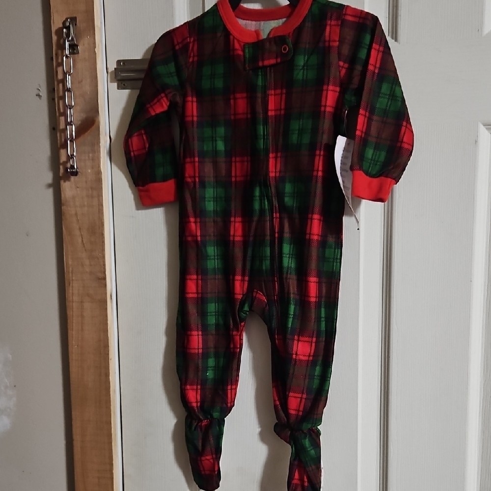 CANDLESTICKS RED/GREEN FEETIE PAJAMA: NEW WITH TAGS: SIZE 9 MTH